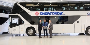 man-turkiyedeki-ilk-cift-katli-otobus-teslimatini-turgutreis-group-turizme-yapti.jpg
