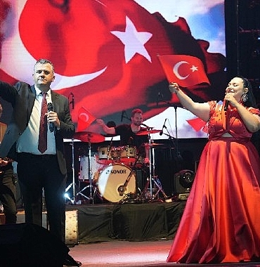 tugce-kandemir-sarayi-salladi.jpg