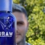 14-milyon-takipcili-icardinin-paylasimi-gundem-oldu-viral-mavi-spreynin-arkasinda-turk-markasi-var.jpg