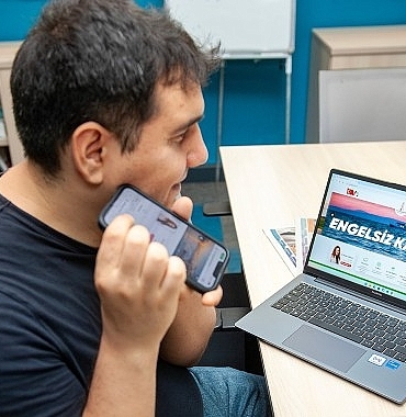 karsiyaka-belediyesinden-oncu-hizmet-yapay-zeka-ile-engelsiz-internet-sitesi.jpg