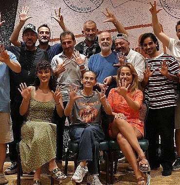 cakallarla-dans-8-sututgart-cikarmasi-ekibinin-okuma-provasi-bol-kahkahayla-gecti.jpg