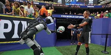 hyundainin-insansi-robotu-atlas-fifa-dunya-kupasi-2026-sahnesinde.jpg