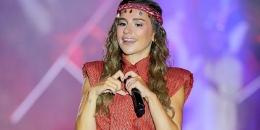merve-ozbey-52-uluslararasi-arhavi-festivalinde-sahne-aldi.jpg
