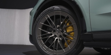 pirelli-p-zero-elektrikli-porsche-cayennein-rekor-seviyedeki-hizlanma-performansina-katki-sagliyor.jpg