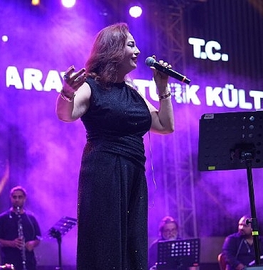 sarayda-festival-coskusu-devam-ediyor.jpg